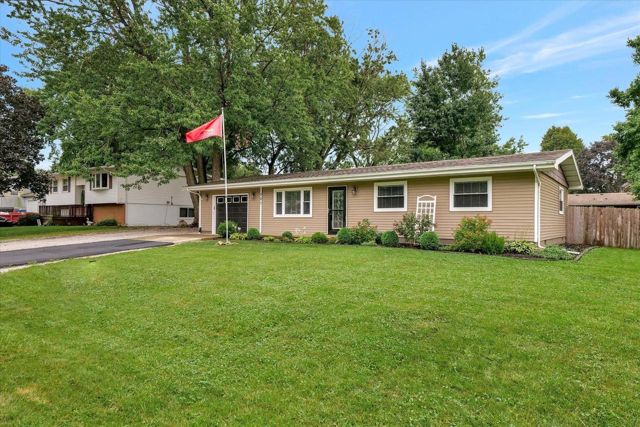 301 W Briarcliff Dr., St. Joseph, IL 61873