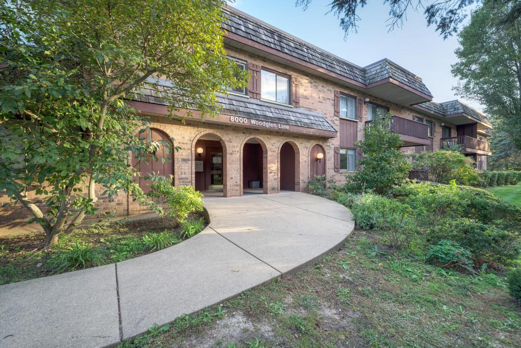 8000 Woodglen Ln. #101, Downers Grove, IL 60516