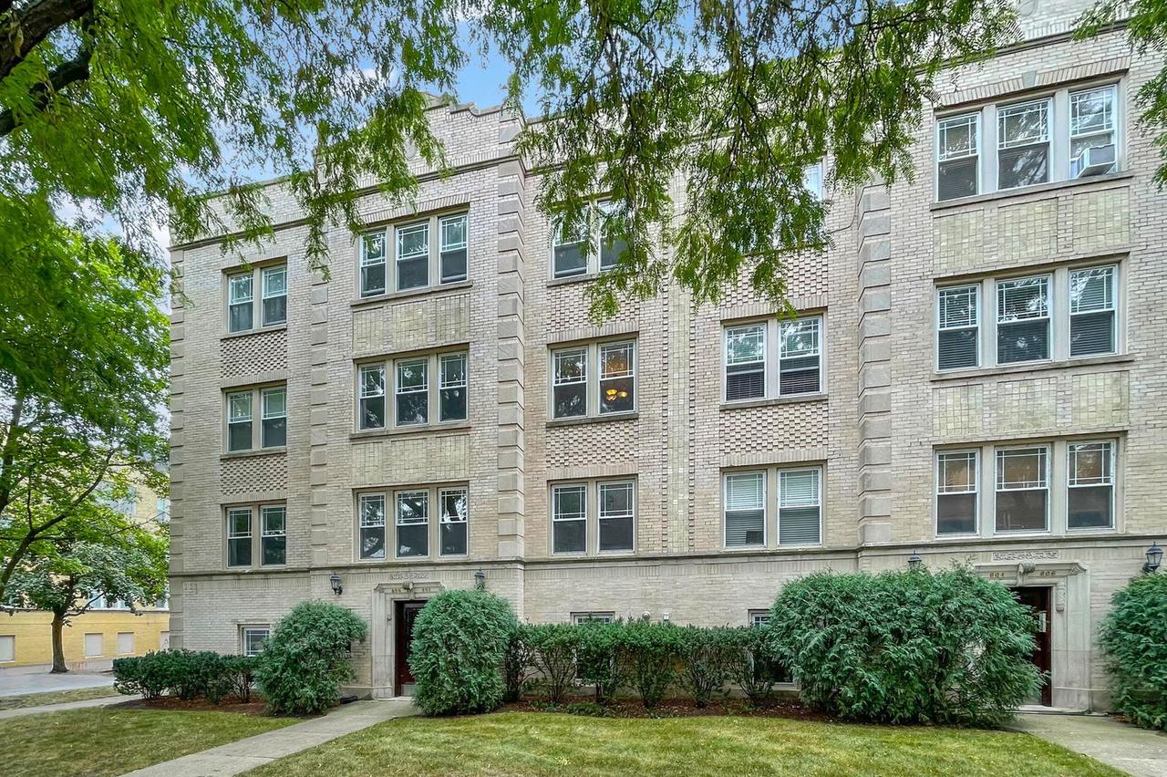 800 Dobson St. #2, Evanston, IL 60202