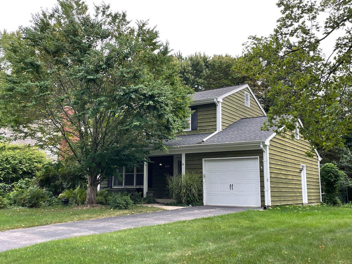 625 Mckinley Ave., Geneva, IL 60134