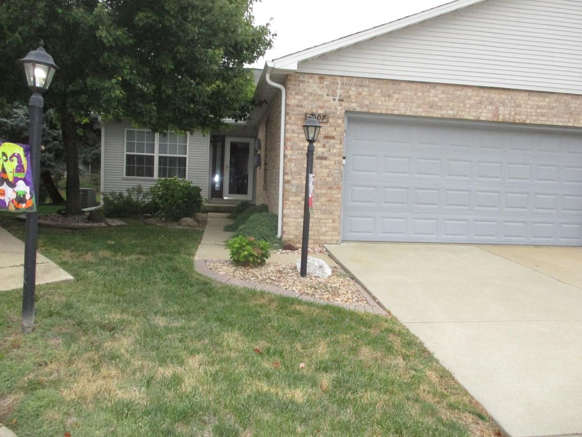 1007 Pheasant Cir., Savoy, IL 61874