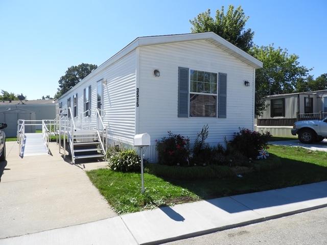 3515 Mary Ave., Park City, IL 60085