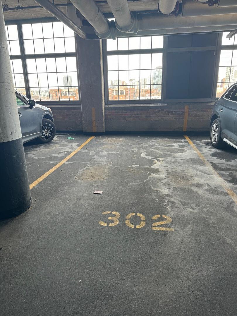 900 N Kingsbury St. #P-302, Chicago, IL 60610
