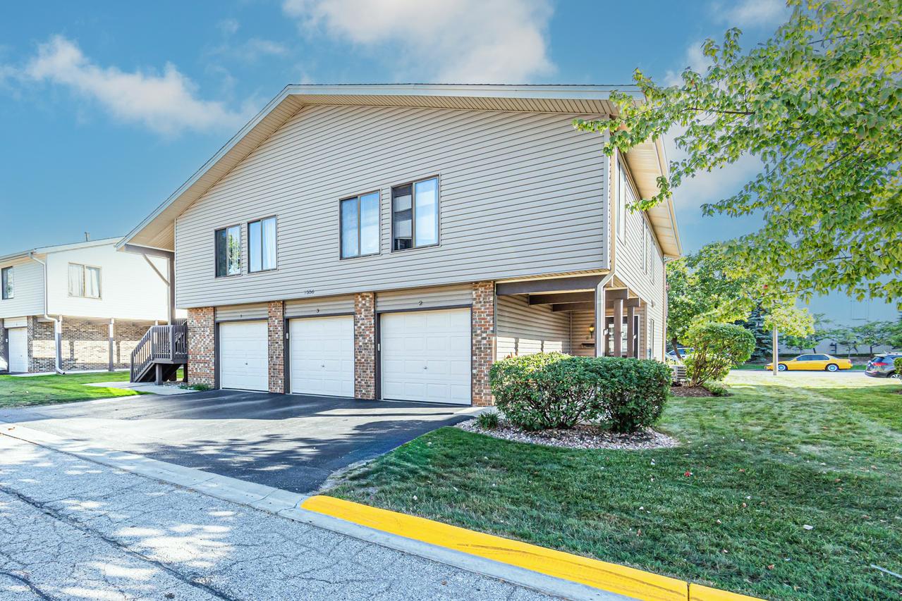 7556 Bristol Ln. #73-2, Hanover Park, IL 60133