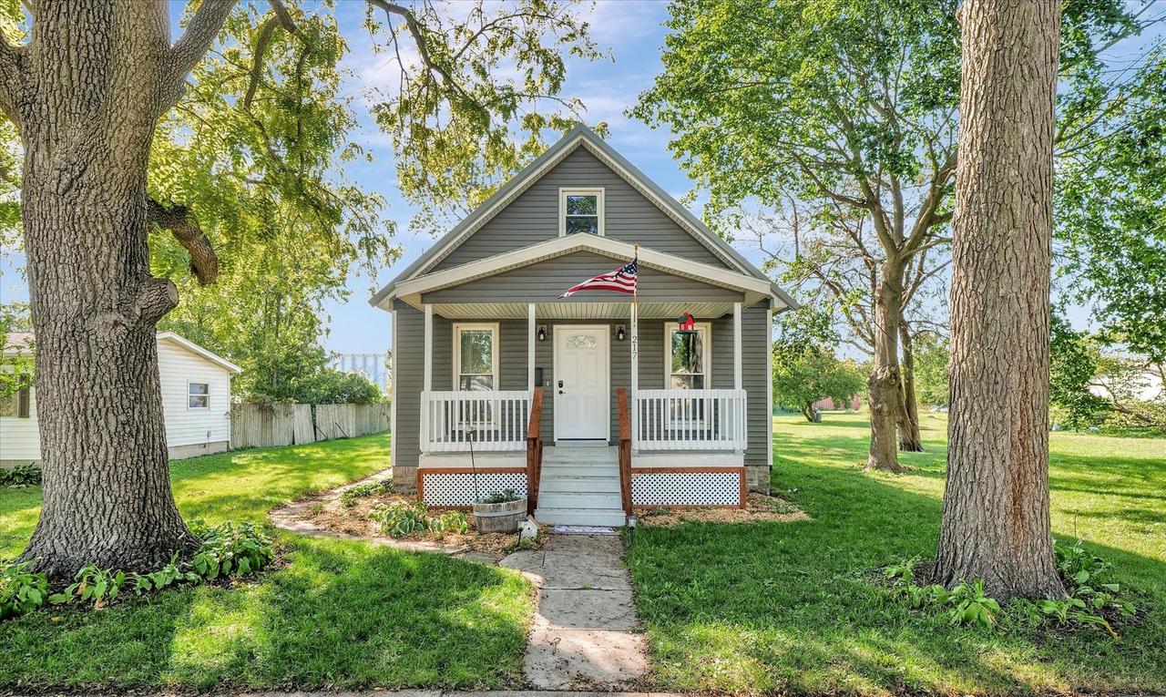 217 S State St., Gibson City, IL 60936