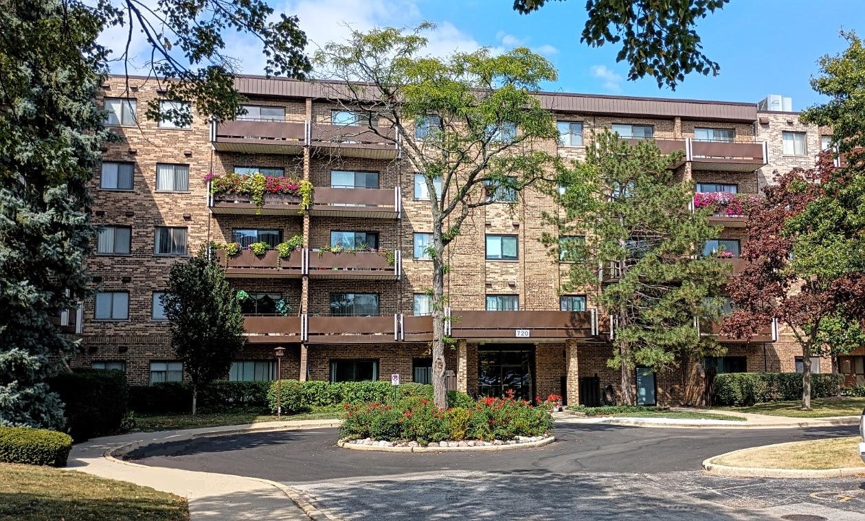 720 Wellington Ave. #317, Elk Grove Village, IL 60007