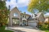 907 Queens Ln., Glenview, IL 60025