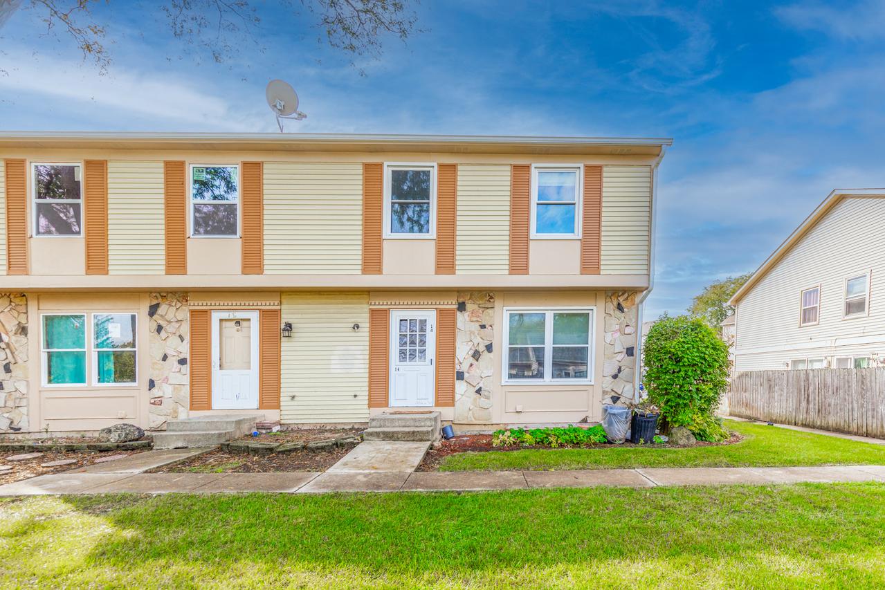 14Q Fernwood Dr., Bolingbrook, IL 60440
