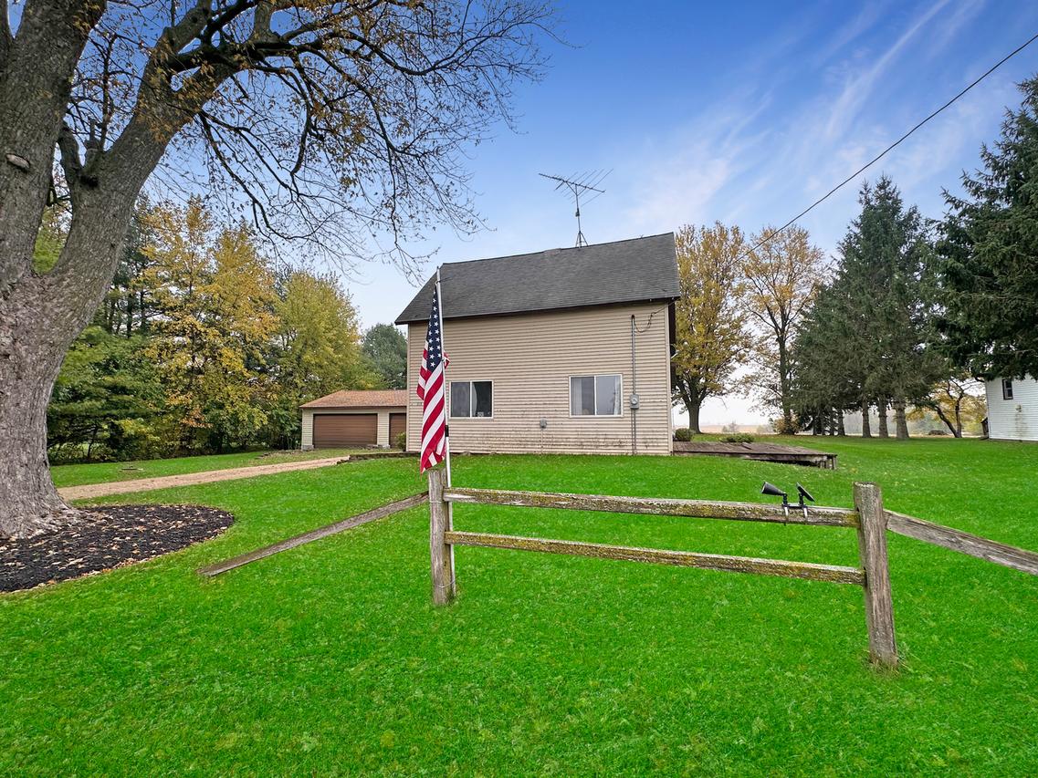 213 North St., Nora, IL 61059