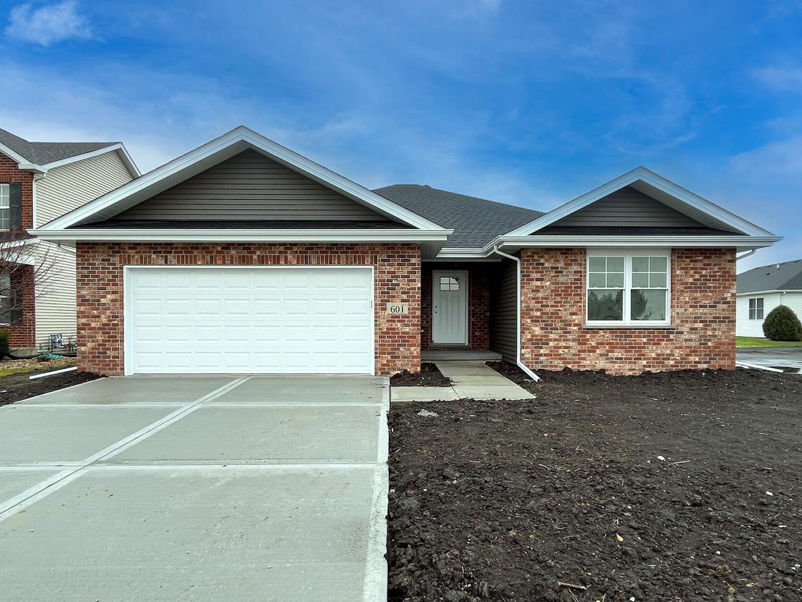 601 Farm View Ave., Bourbonnais, IL 60914