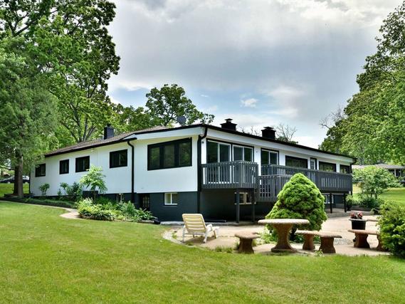2324 S Bonnie Brook Ln., Waukegan, IL 60087