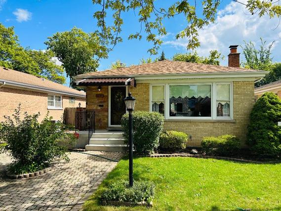 6151 N Keystone Ave., Chicago, IL 60646