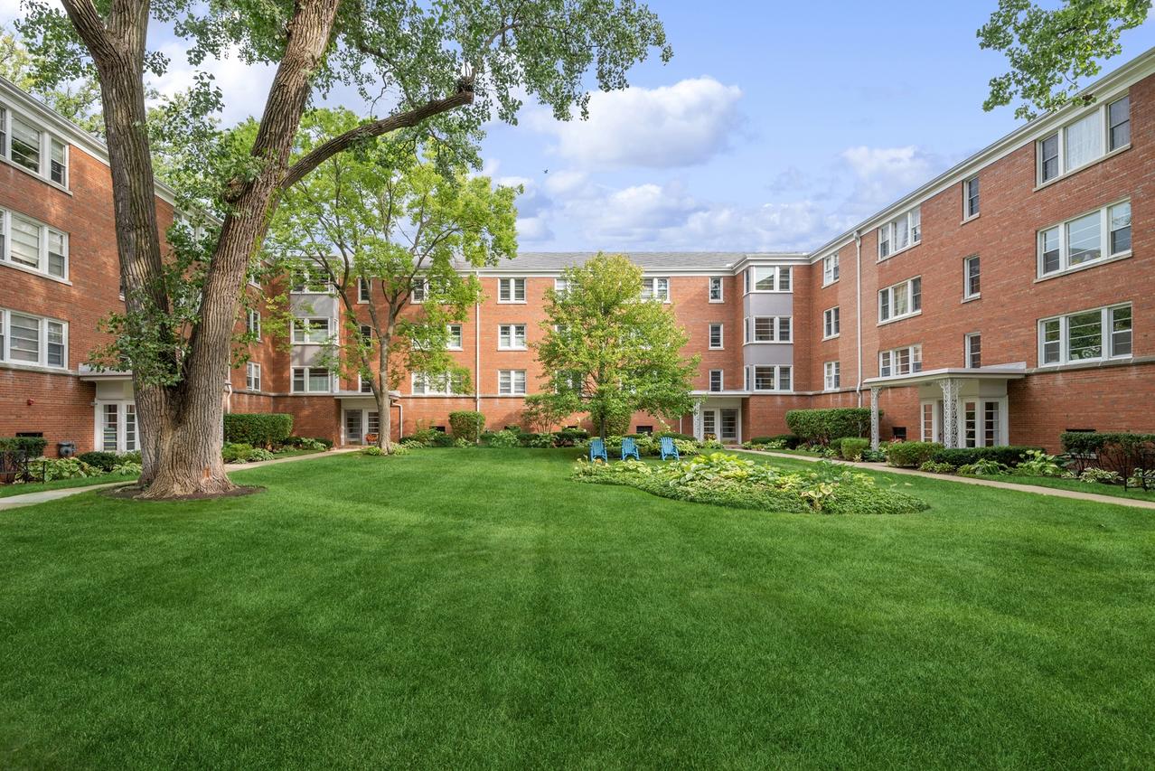 404 Laurel Ave. #3E, Wilmette, IL 60091