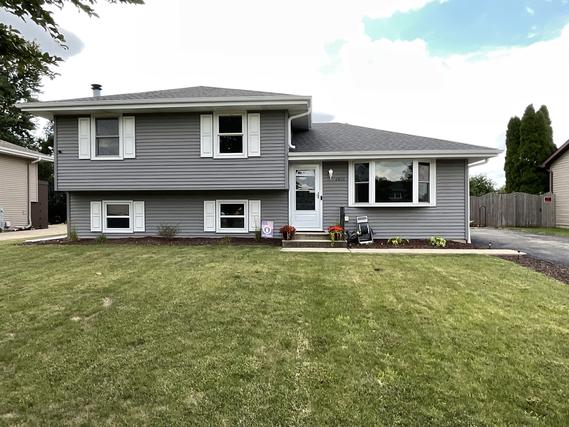 2810 Wake Island Dr., Joliet, IL 60435
