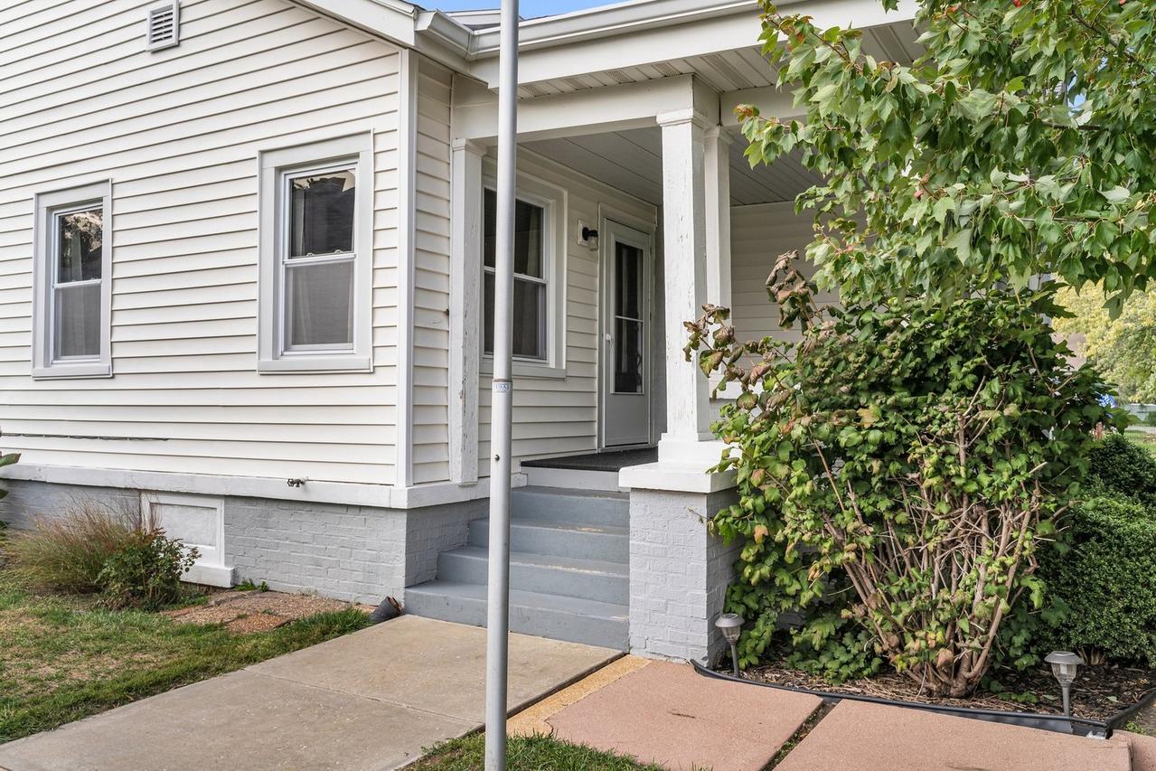 417 4th St., Illiopolis, IL 62539