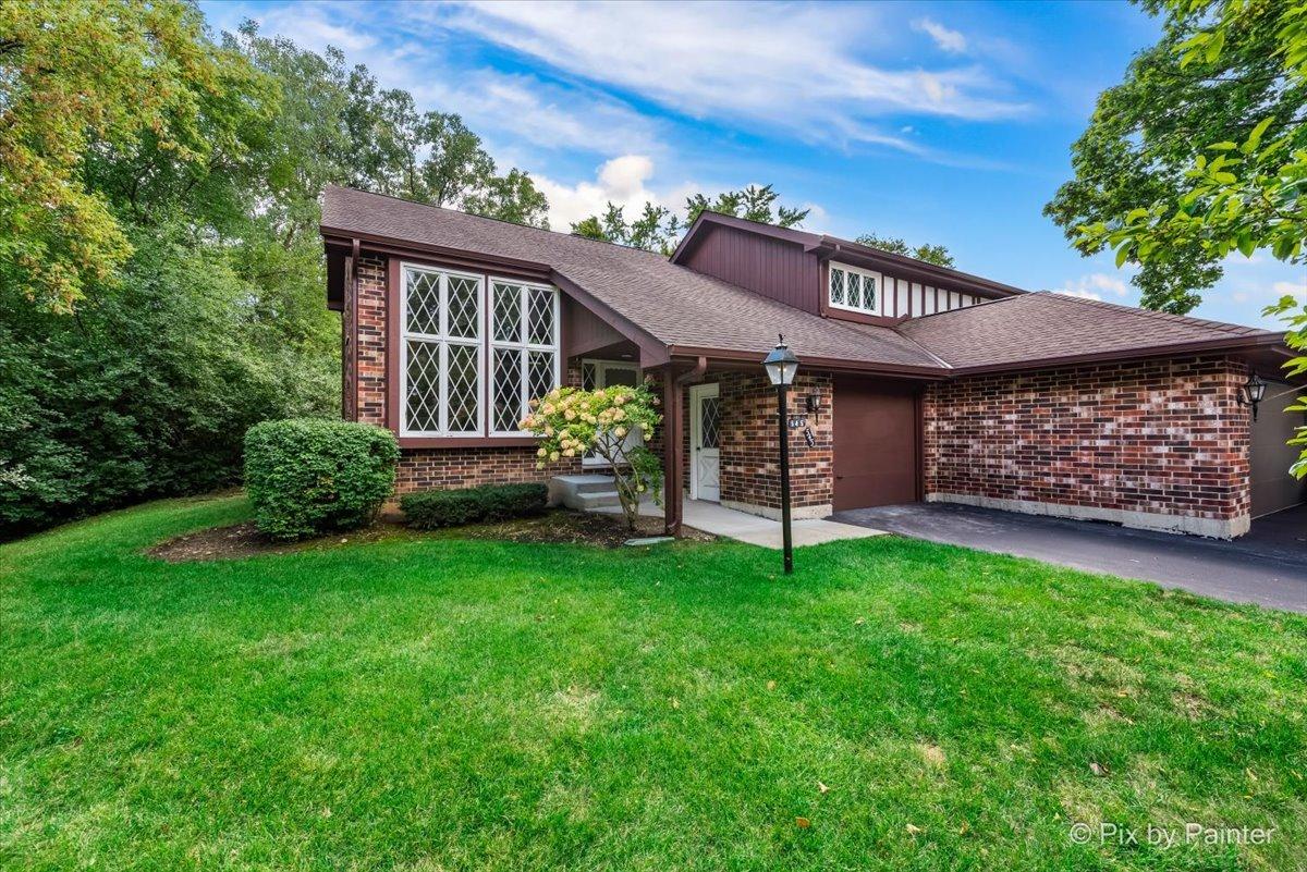 545 Woodmar Ln., Crystal Lake, IL 60014