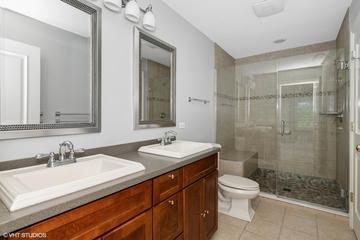 517 Hampton Ter., Libertyville, IL 60048