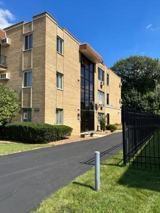 9821 S Cicero Ave. #7, Oak Lawn, IL 60453