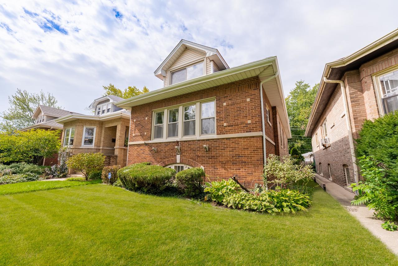 3742 Clinton Ave., Berwyn, IL 60402
