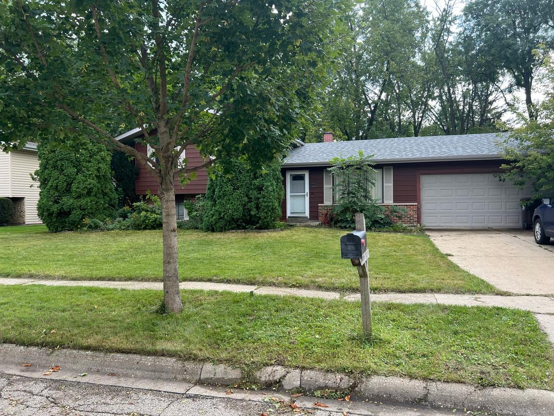 765 Dartmoor Dr., Crystal Lake, IL 60014