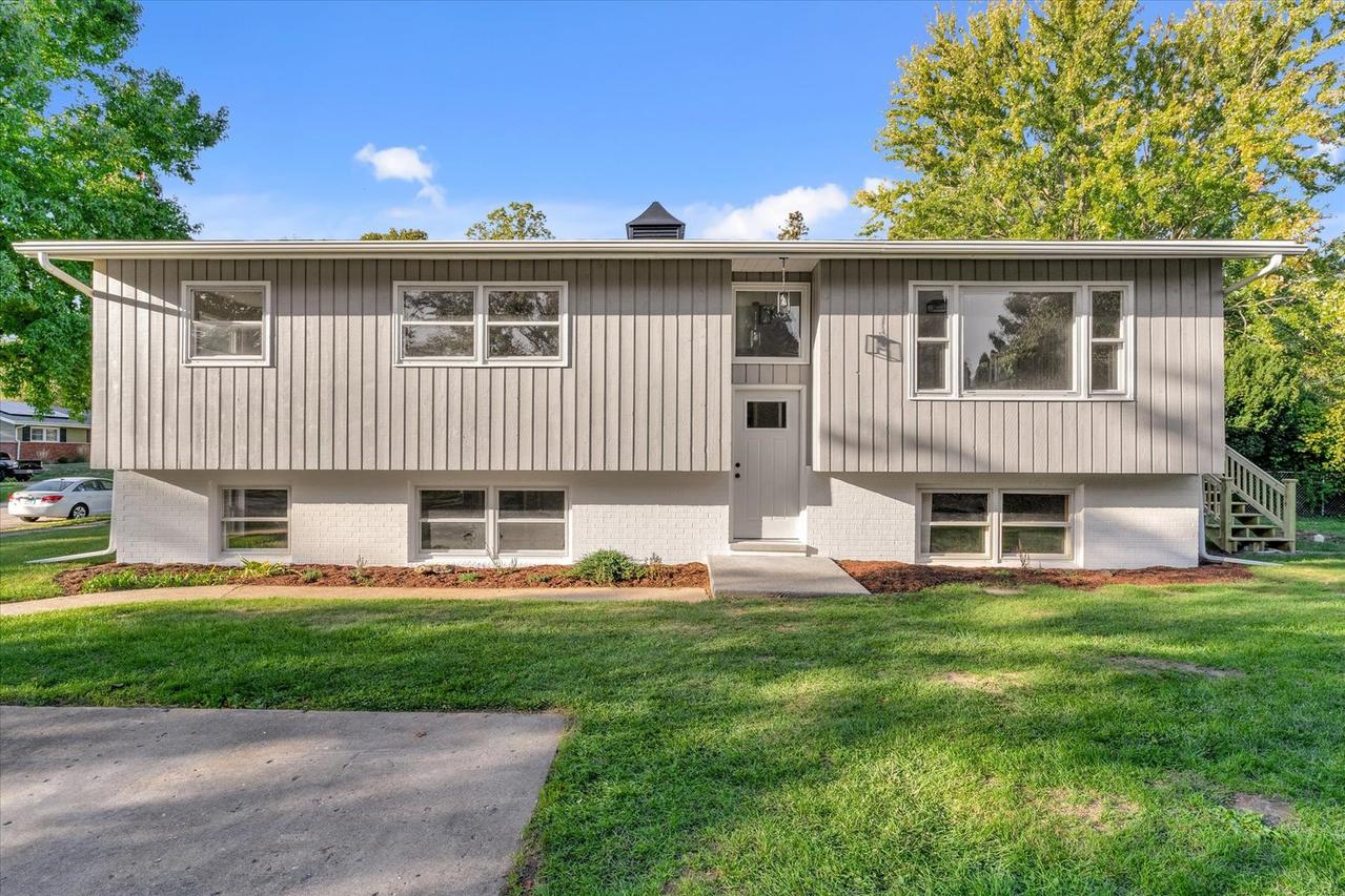 2408 Pond St., Urbana, IL 61801
