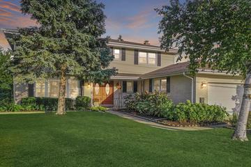 2425 N Windsor Dr., Arlington Heights, IL 60004