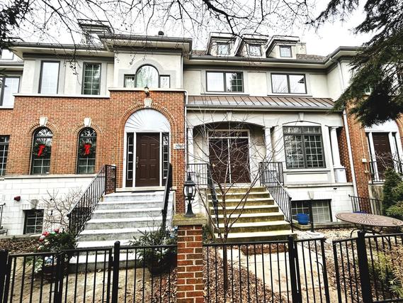 2037 Alta Vista Ct., Naperville, IL 60563