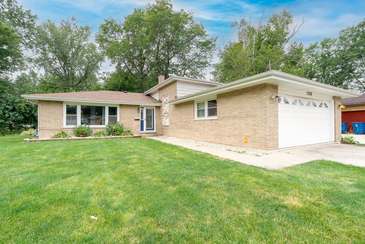 15228 Waterman Ct., South Holland, IL 60473