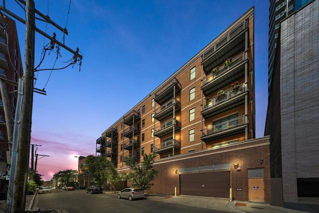 725 N Aberdeen St. #402, Chicago, IL 60642