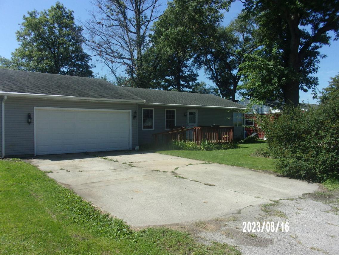 650 W Blue St., Sheldon, IL 60966