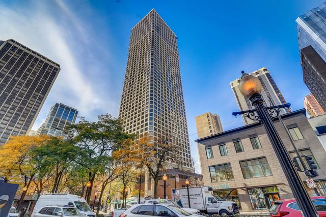 1030 N State St. #16B, Chicago, IL 60610