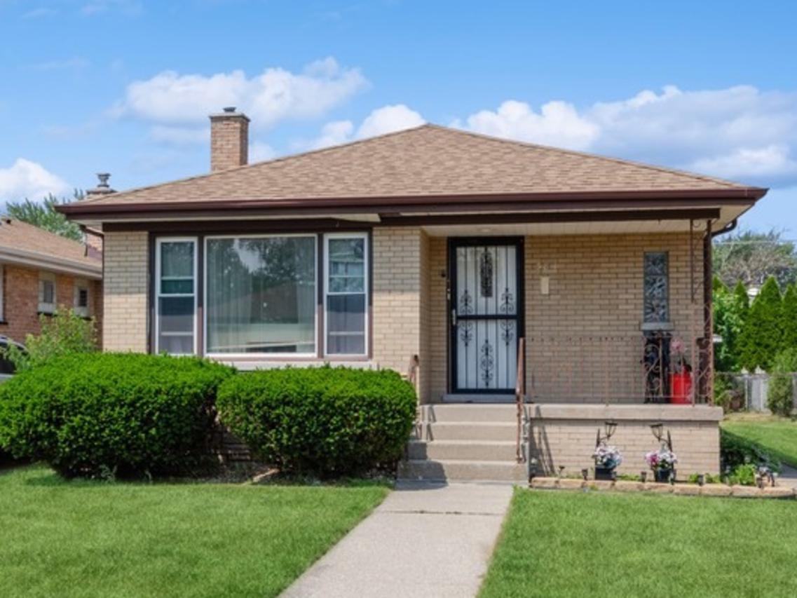 384 Luella Ave., Calumet City, IL 60409