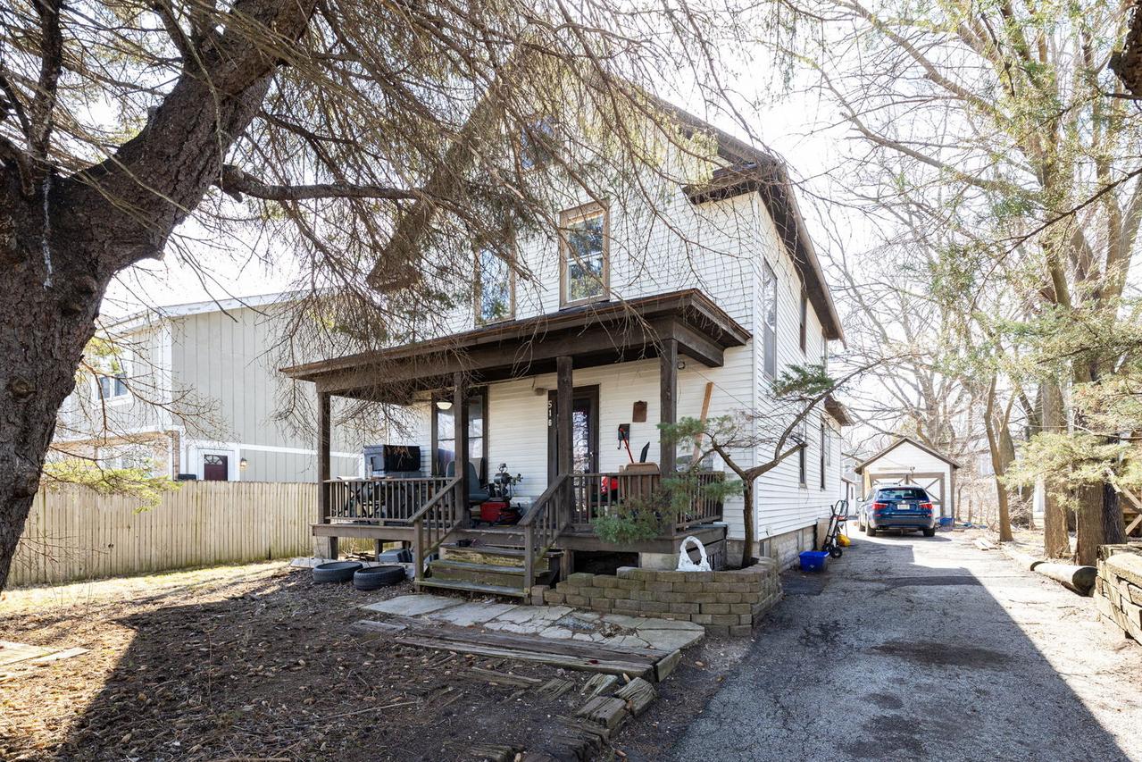 516 Spring Ave., Naperville, IL 60540