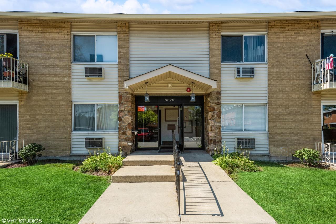 8820 N Western Ave. #206F, Des Plaines, IL 60016