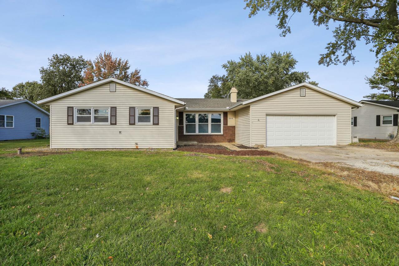 2216 Morningside Dr., St. Joseph, IL 61873