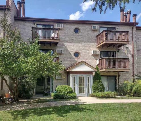 511 E Spruce Dr. #1B, Palatine, IL 60074