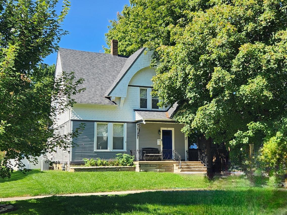 121 N Elm St., Momence, IL 60954