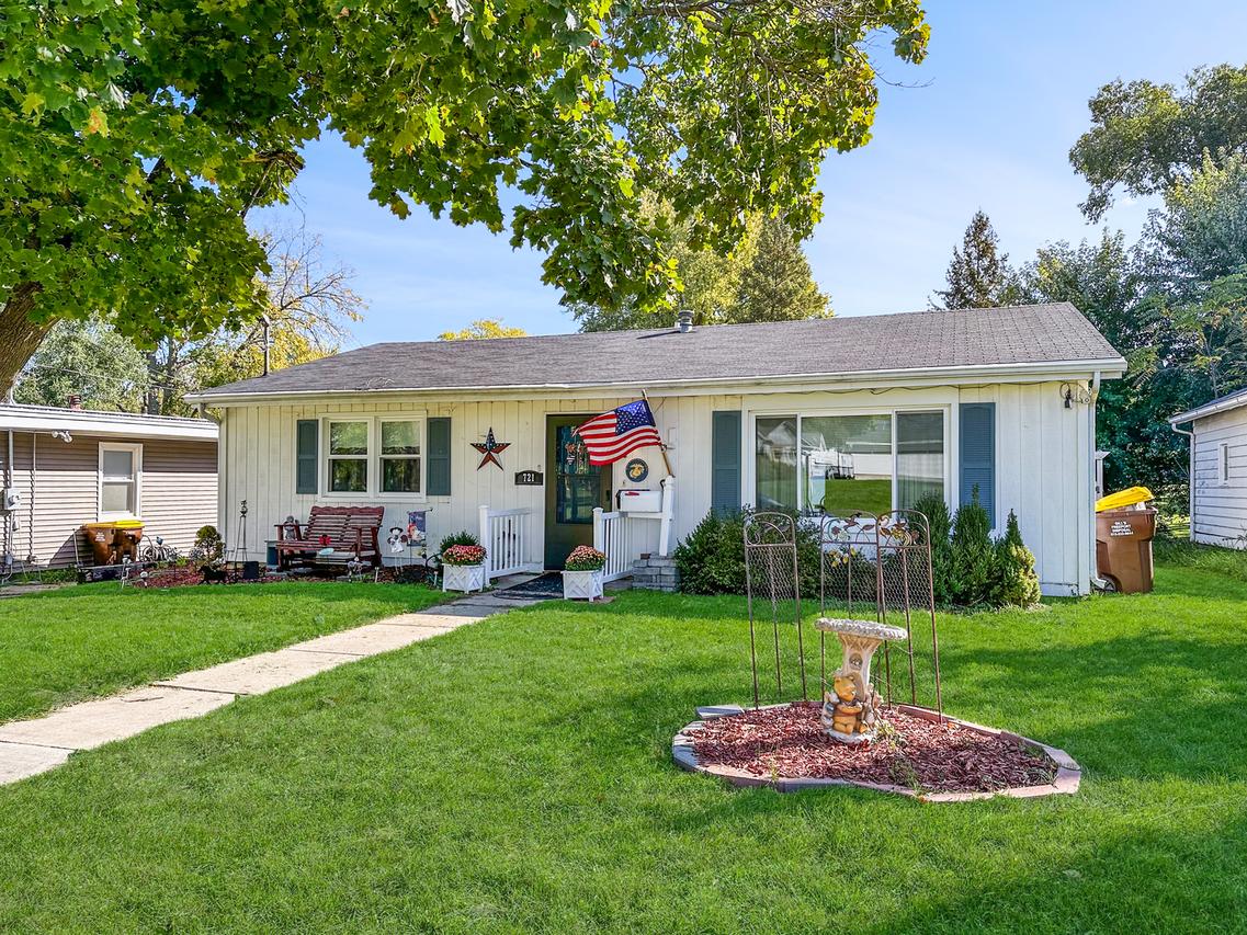 721 S 16th Ave., Freeport, IL 61032