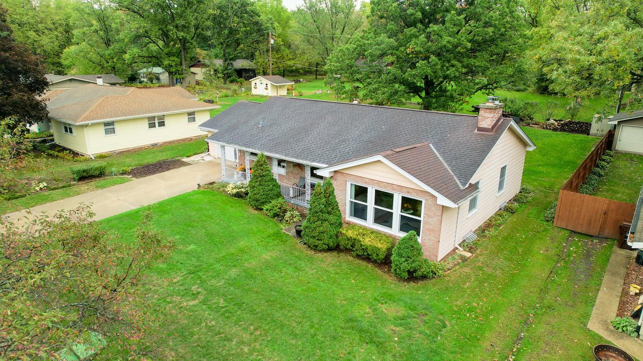 1737 Oak Leaf Dr., South Beloit, IL 61080