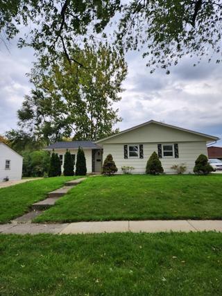 1936 Redwood Ave., Hanover Park, IL 60133