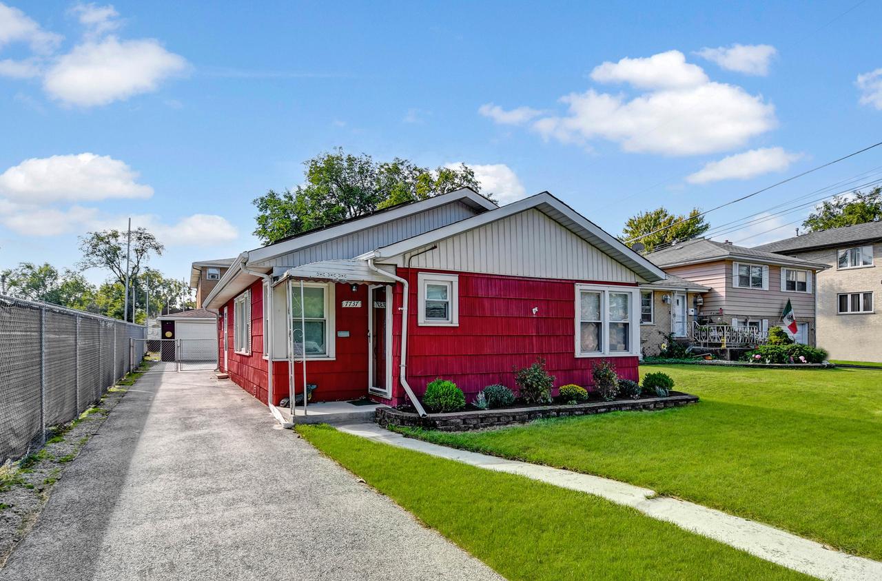 7737 39th St., Lyons, IL 60534