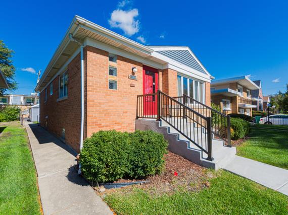 10306 Pelham St., Westchester, IL 60154