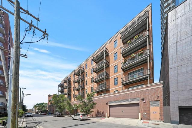 725 N Aberdeen St. #402, Chicago, IL 60642