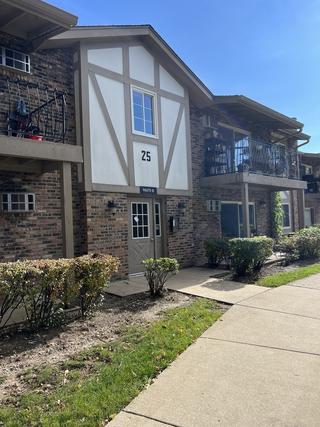 9s070 S Frontage Rd. #25-206, Willowbrook, IL 60527