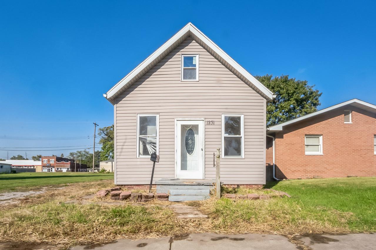 1231 Iowa St., Madison, IL 62060