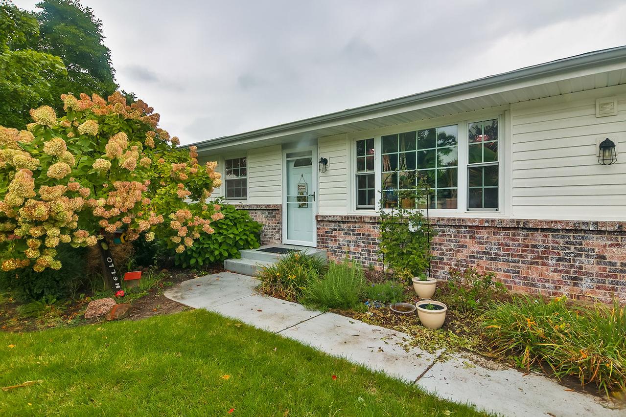 910 Greglynn St., Machesney Park, IL 61115