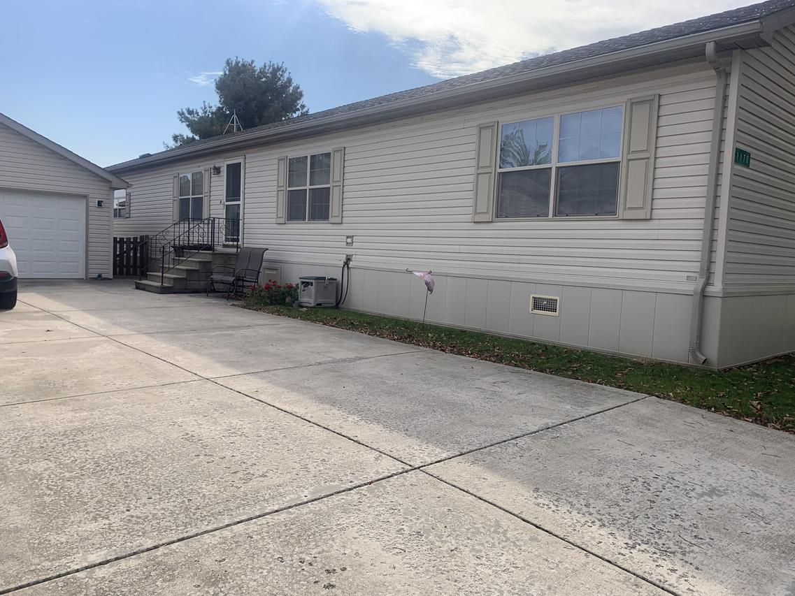 1170 Ash Ct., Manteno, IL 60950