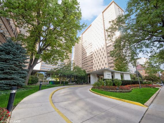 3950 N Lake Shore Dr. #1300, Chicago, IL 60613