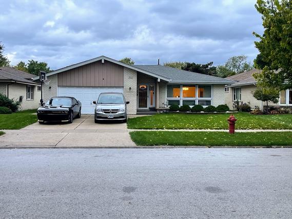 9816 S Kenneth Ave., Oak Lawn, IL 60453