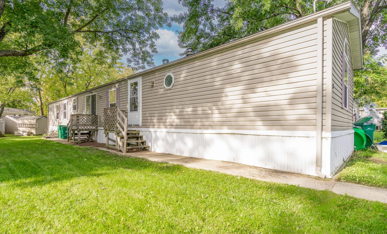 18 Birch St., Minooka, IL 60447